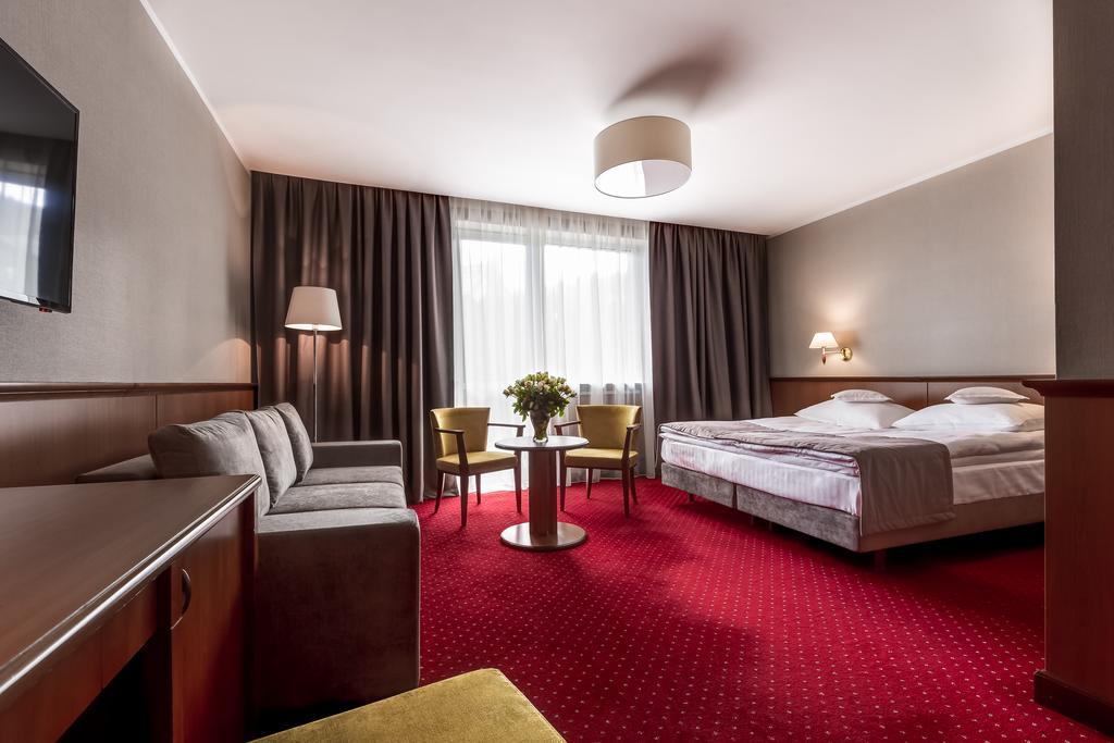 Hotel Konradowka Wellness & Spa - 300 Metrow Do Centrum Karpacz Ruang foto
